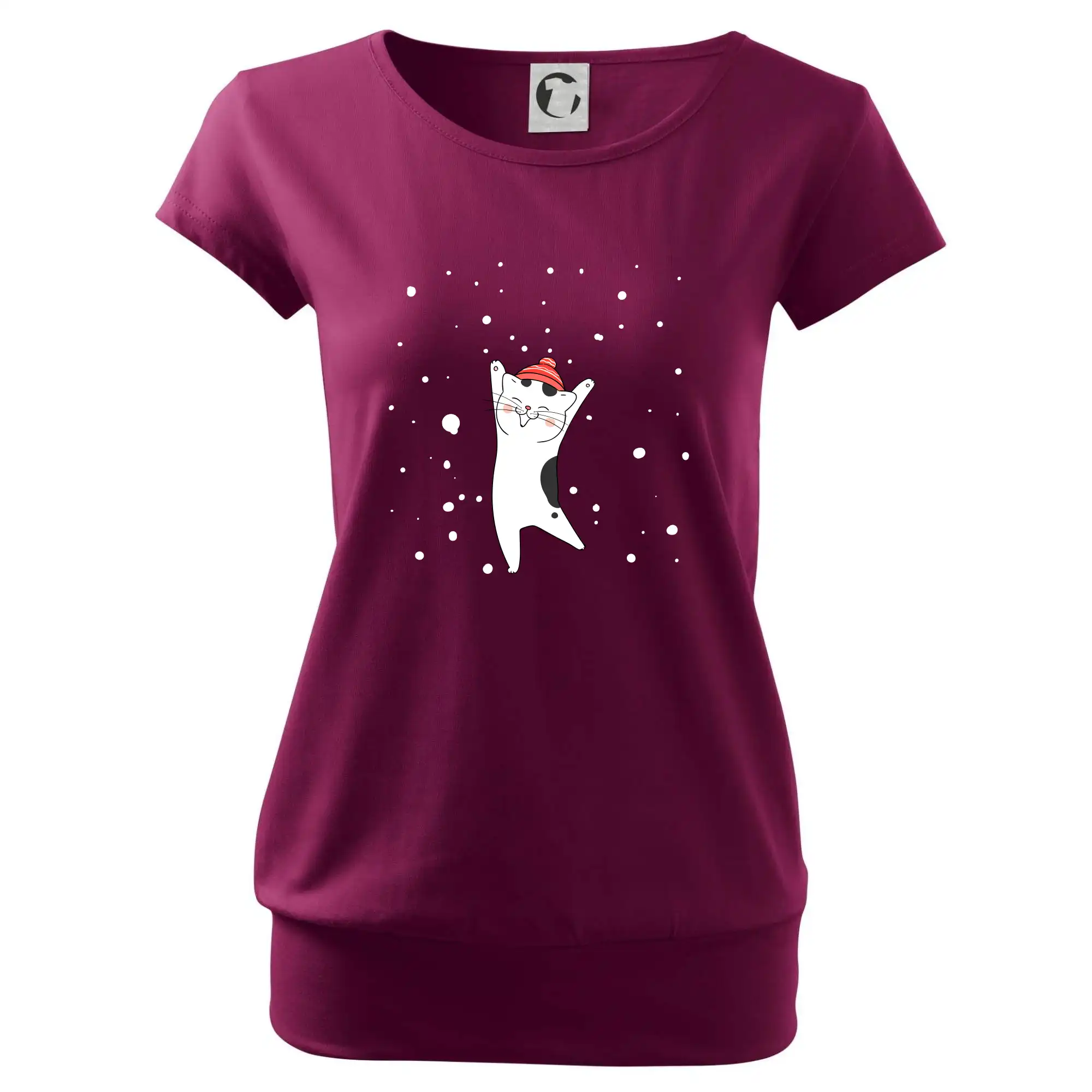 Veselá kočka v zimní čepici