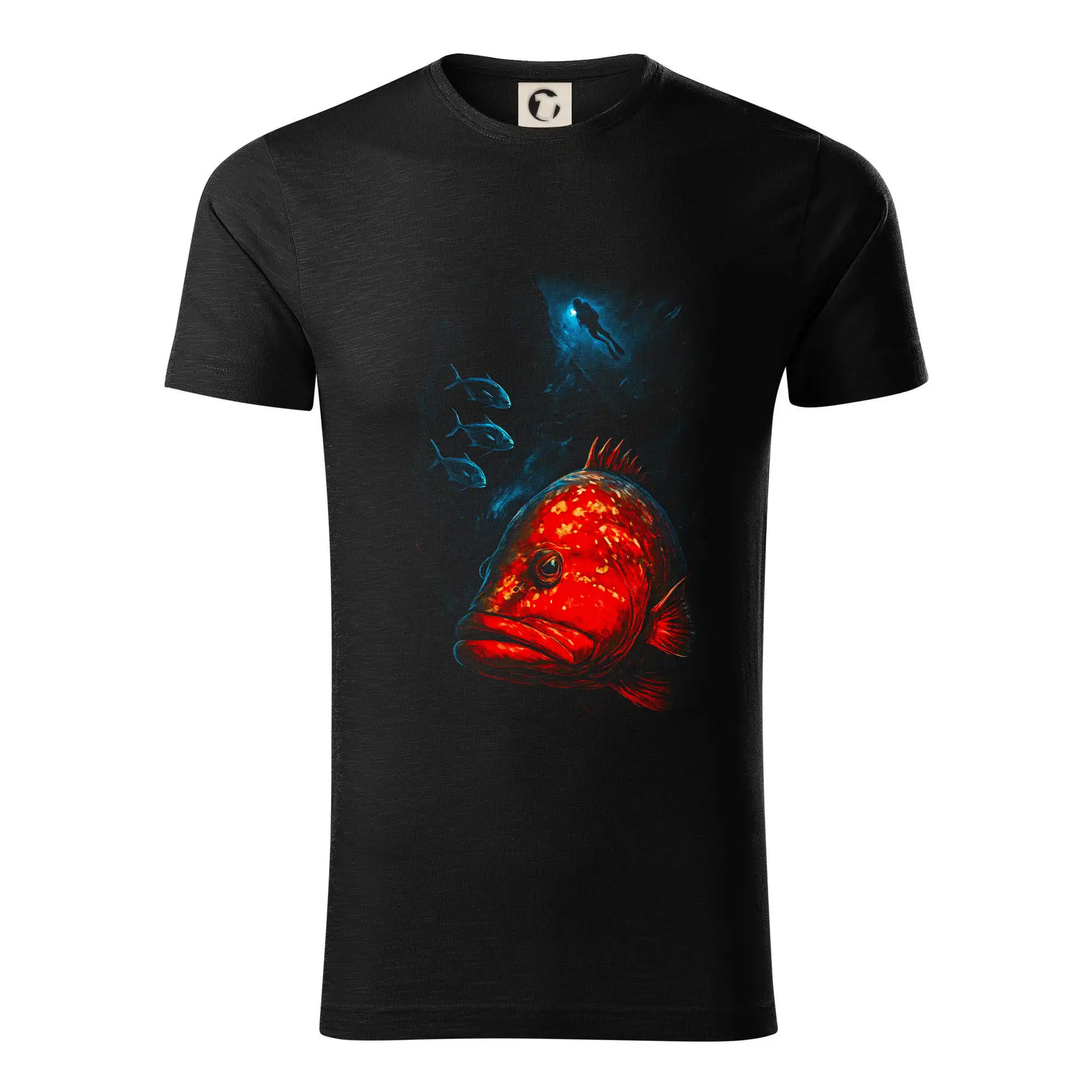 Tričká pre rybárov s potlačou - Červená ryba s potapáčom v pozadí - Tričko z organickej bavlny