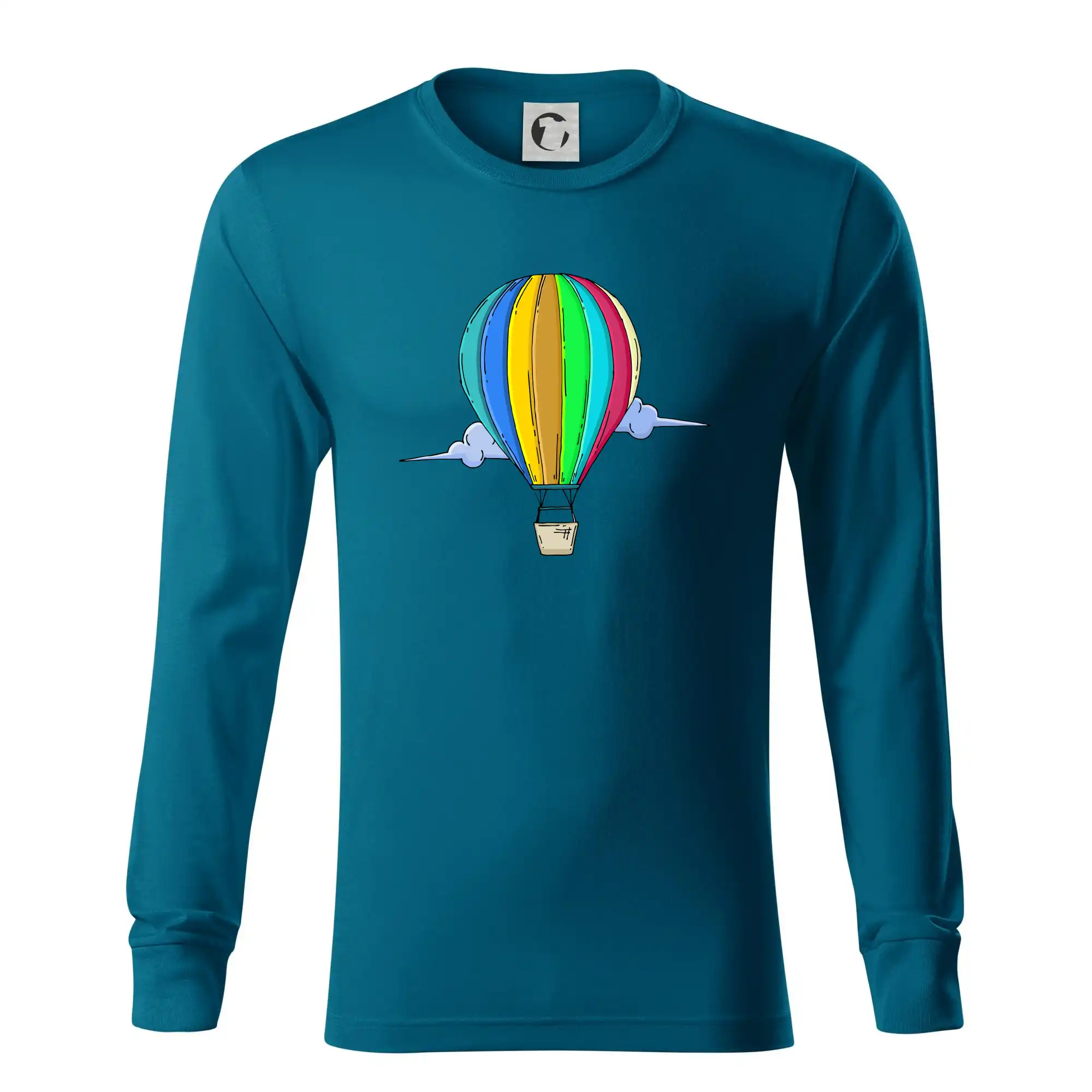 Horkovzdušný balon v oblacích