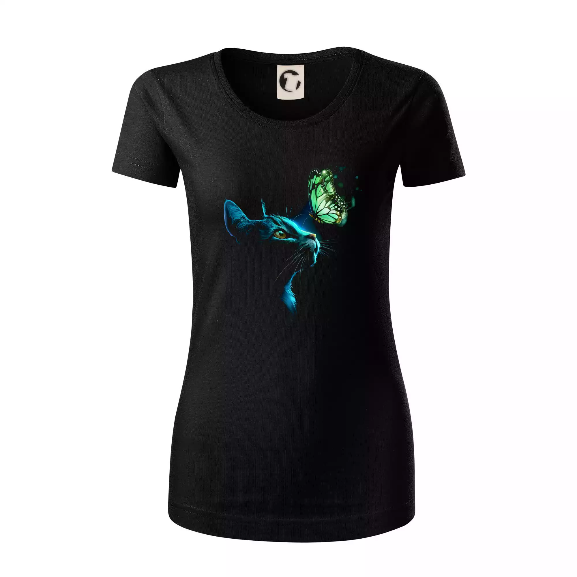 Kočka ve tmě a motýl