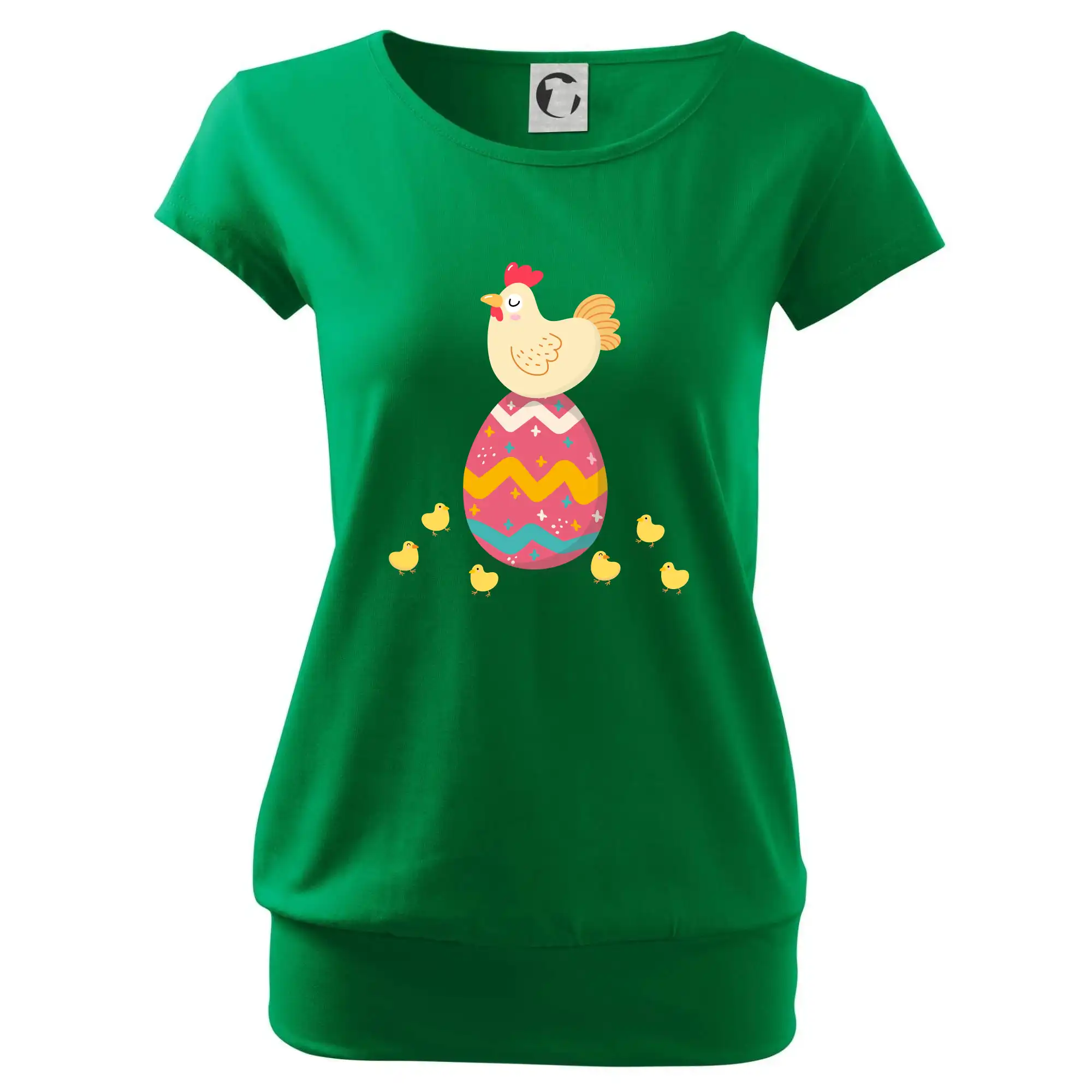 Slepice sedící na velikonočním vejci