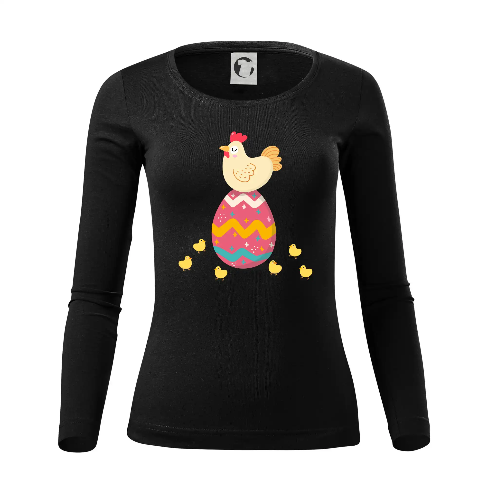 Slepice sedící na velikonočním vejci