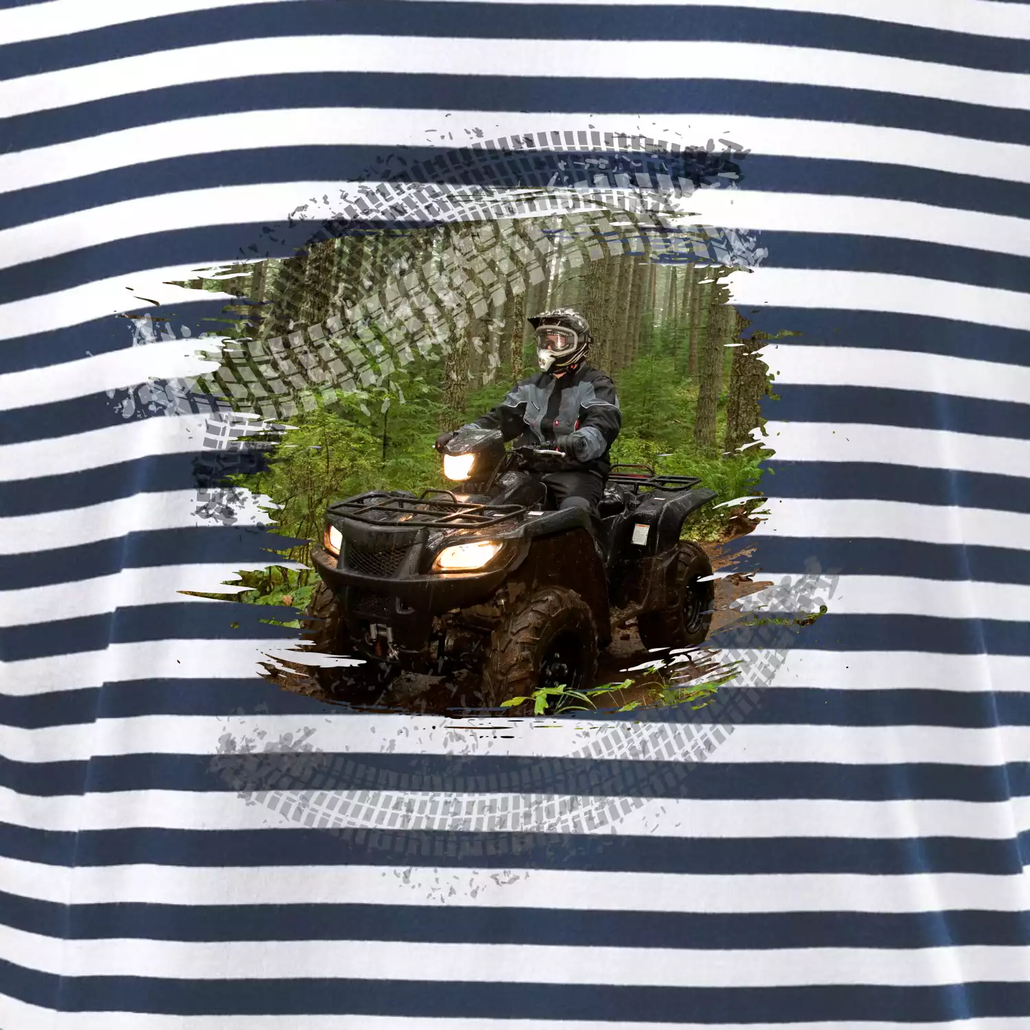 ATV čtyřkolka v lese