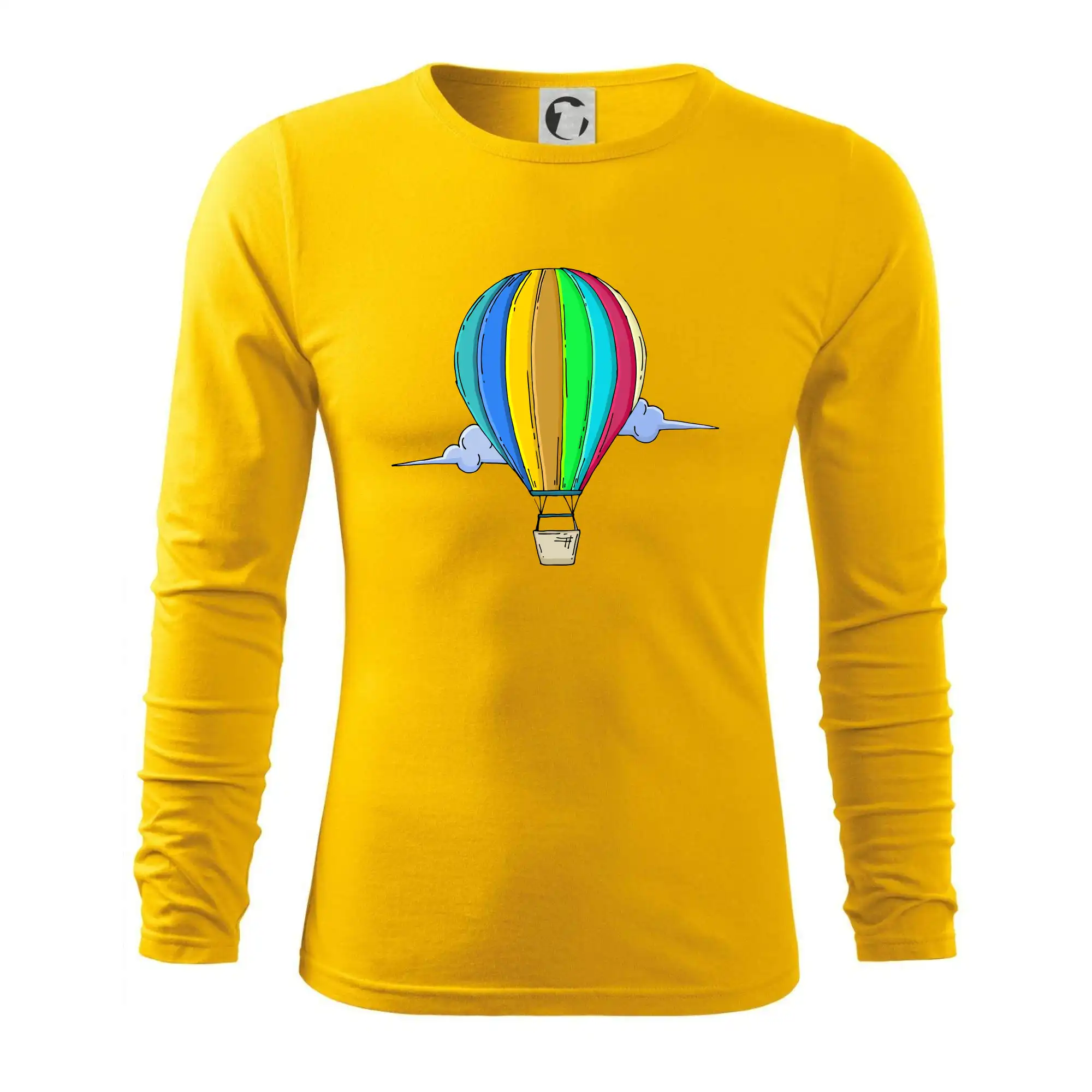 Horkovzdušný balon v oblacích