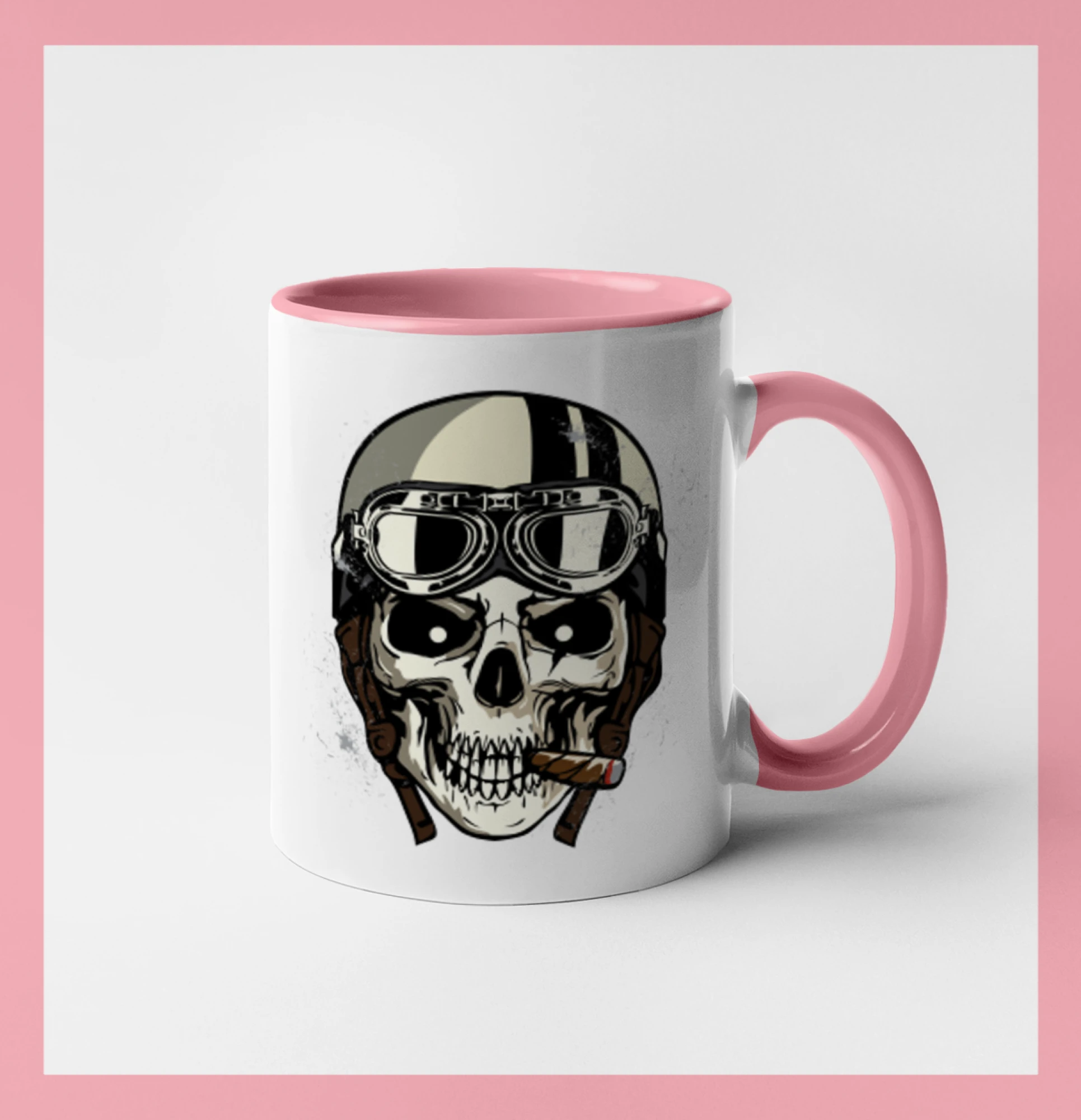 Motorkářská helma a doutník