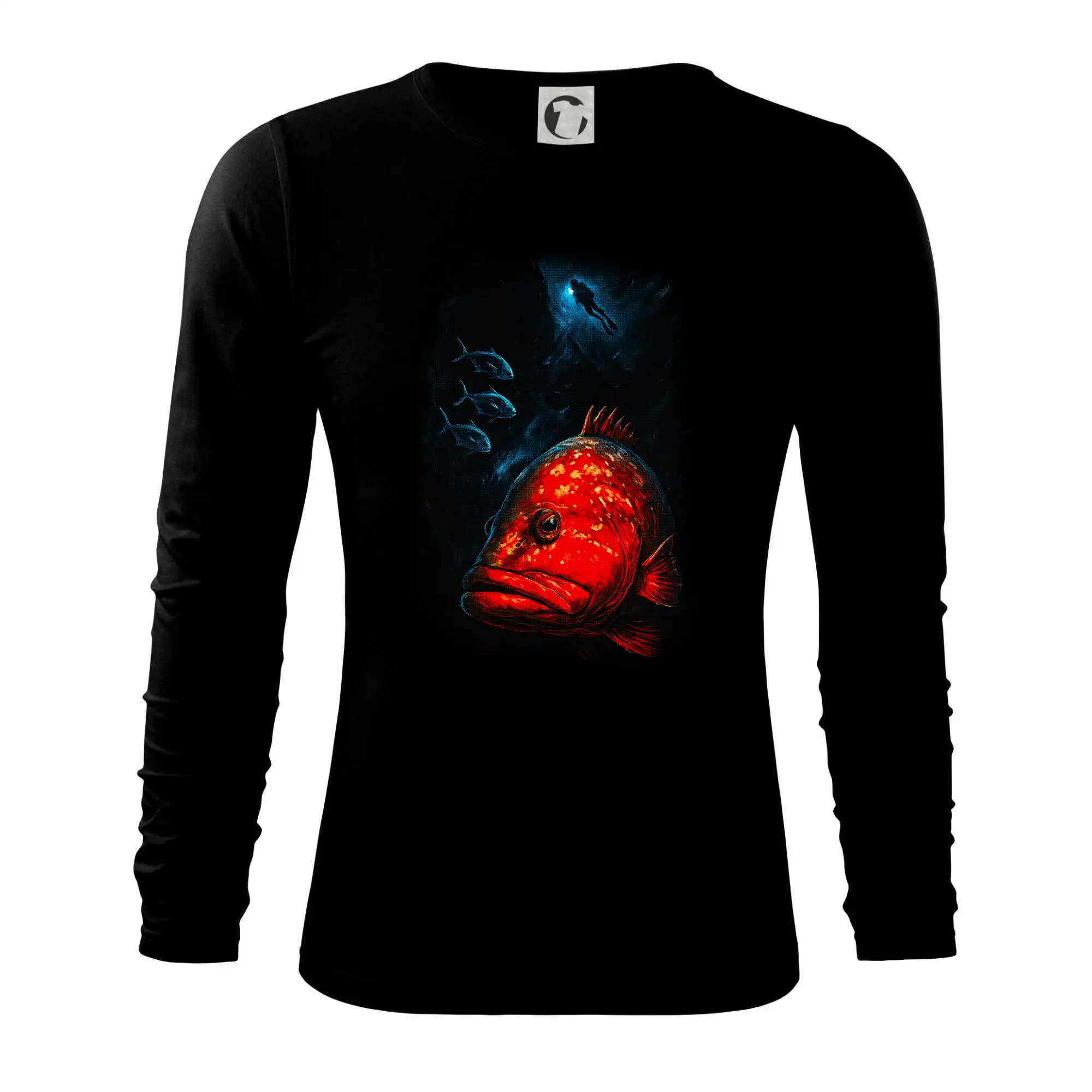 Červená ryba s potapěčem v pozadí