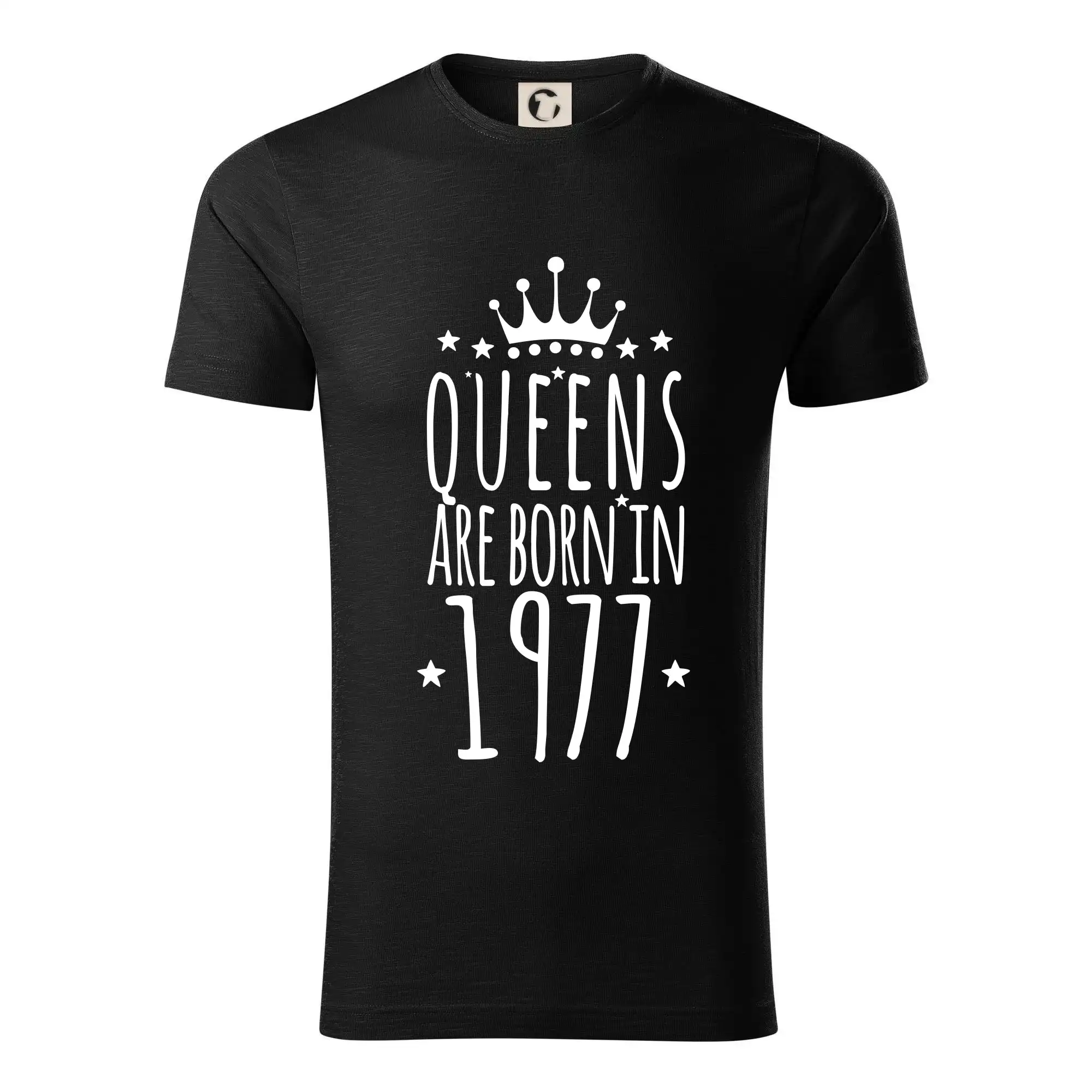 Queens are born in 1977