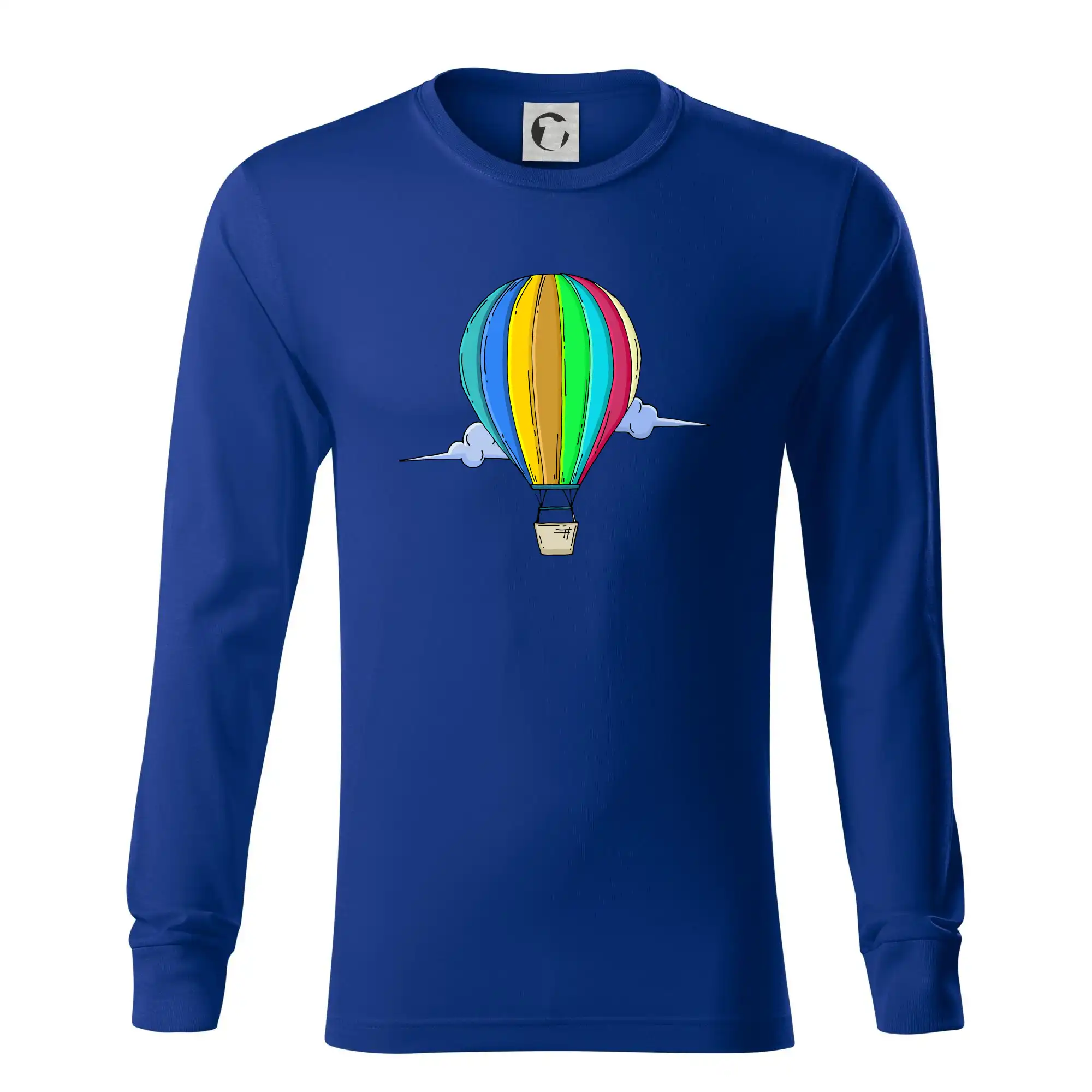 Horkovzdušný balon v oblacích