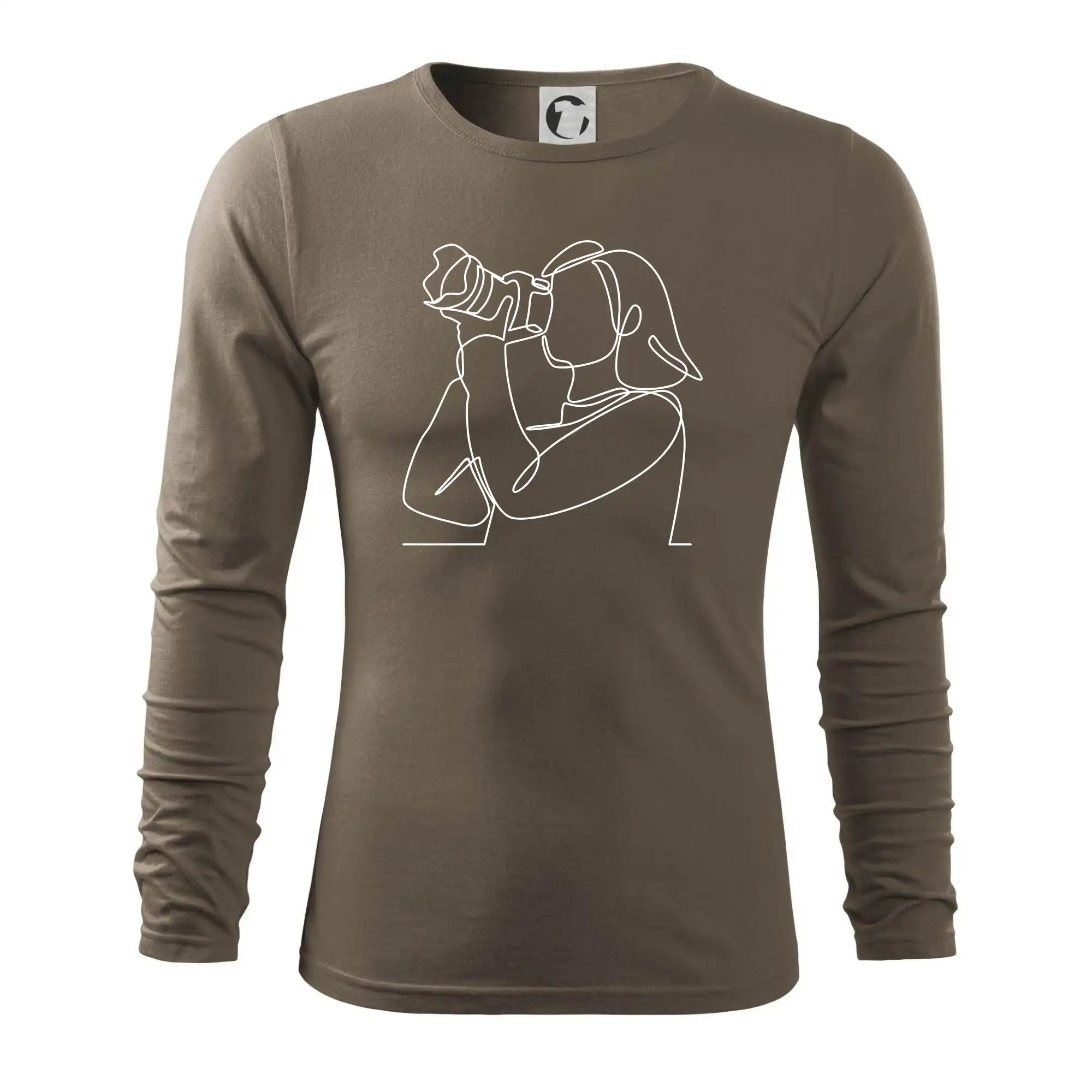 Fotografka stojící jedním tahem