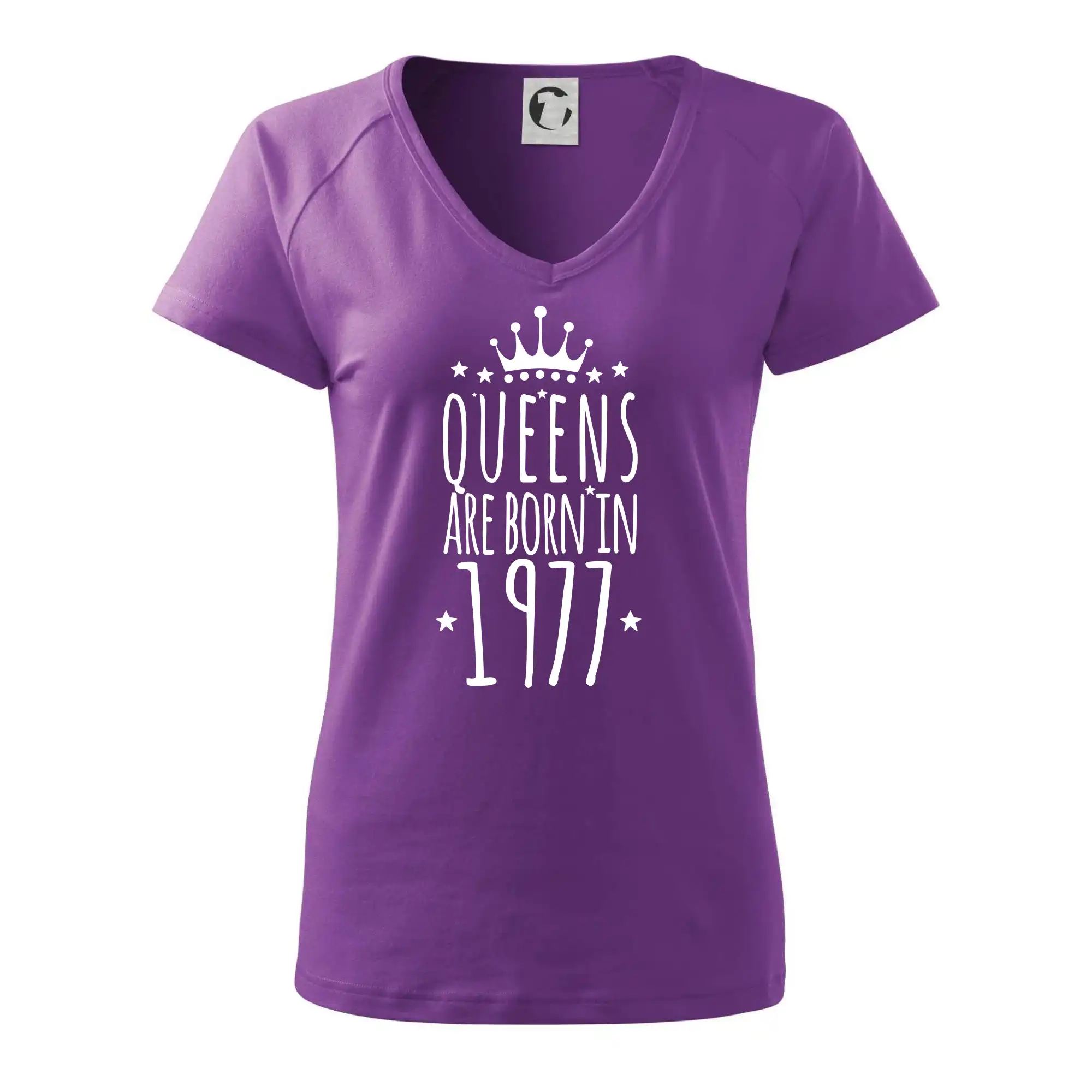 Queens are born in 1977