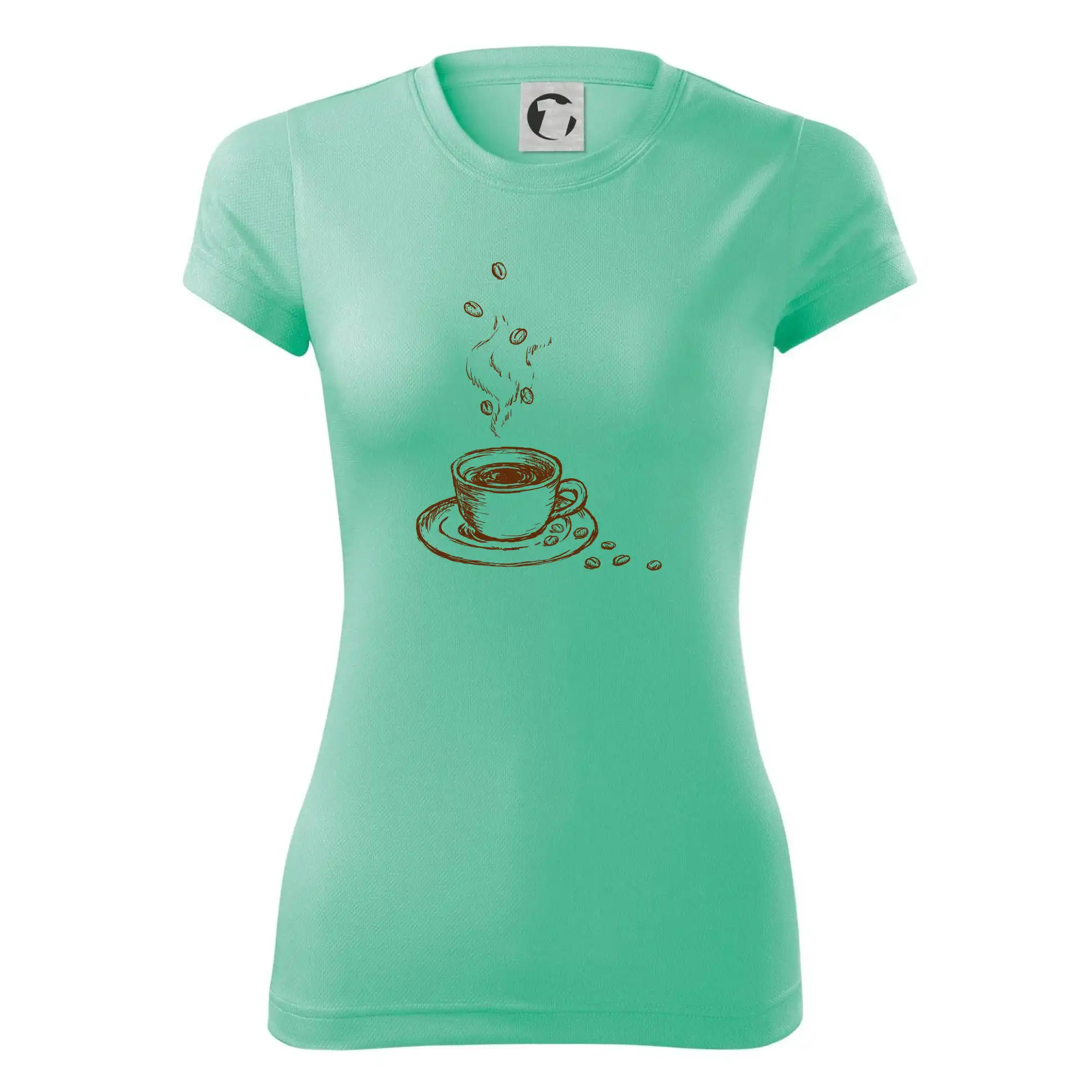 Hrnek plný čerstvé kávy